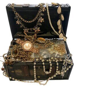 BULK LOT Jewelry Trunk 100+ Necklaces Rings + MORE BLING Wearable
